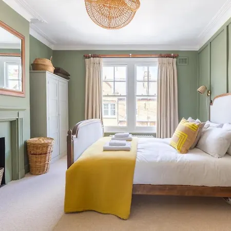 Luxuriously Designed 3 Bedroom Apartment In Clapham